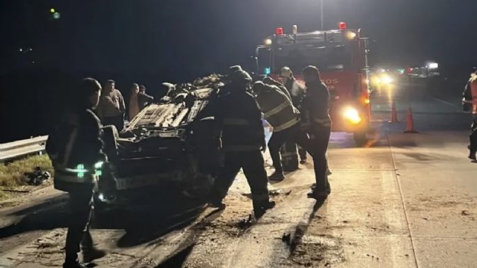 Tres personas resultaron ilesas tras el vuelco de un automóvil
