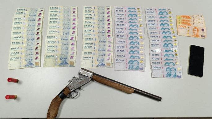 Allanamientos: dos aprehendidos por hurto y secuestran droga, dinero y un arma