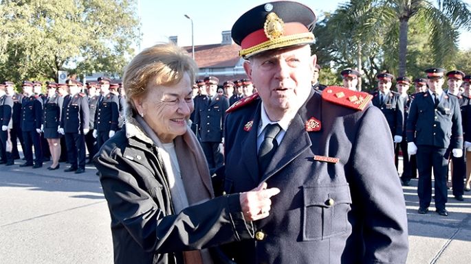 Distinciones por la permanencia: un bombero sumó estrellas por 65 años