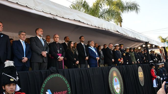 Gran desfile cívico-militar del 25 de Mayo y del Bicentenario