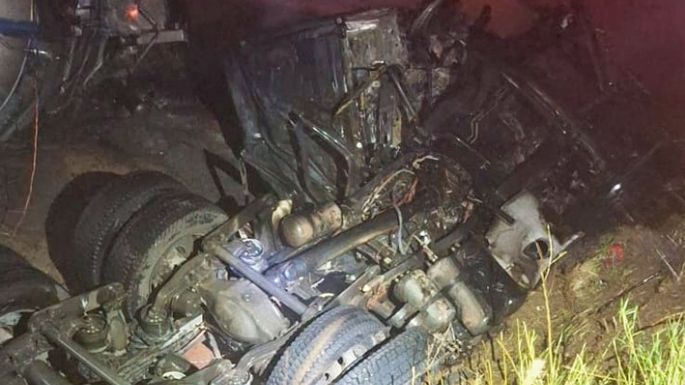 Choque por alcance, vuelco e incendio: murió un camionero