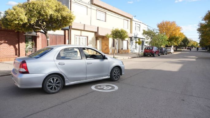 El municipio refuerza la señalización vial de límites de velocidad