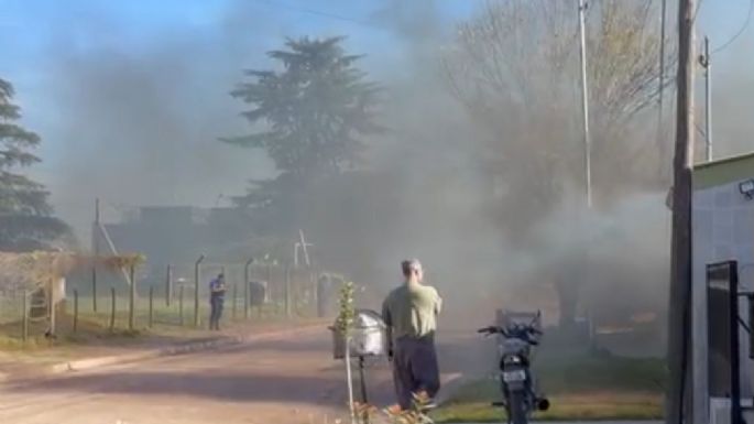 Bomberos sofocan incendio en una vivienda