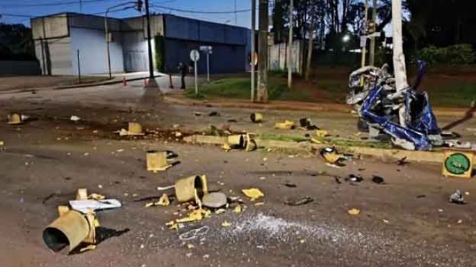 Manejaba con casi 2 gramos de alcohol, chocó contra un semáforo y resultó ileso