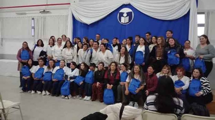 El IESCER celebró con obsequios a egresados