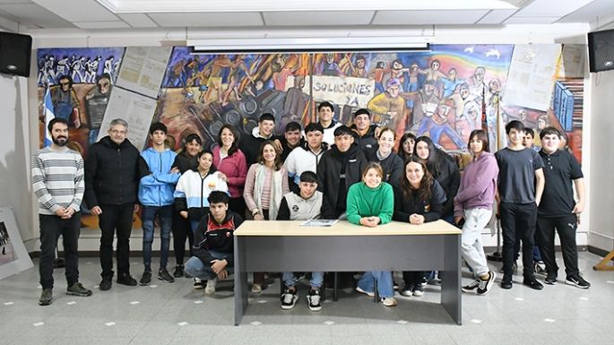 Alumnos secundarios, de visita en nuestra casa