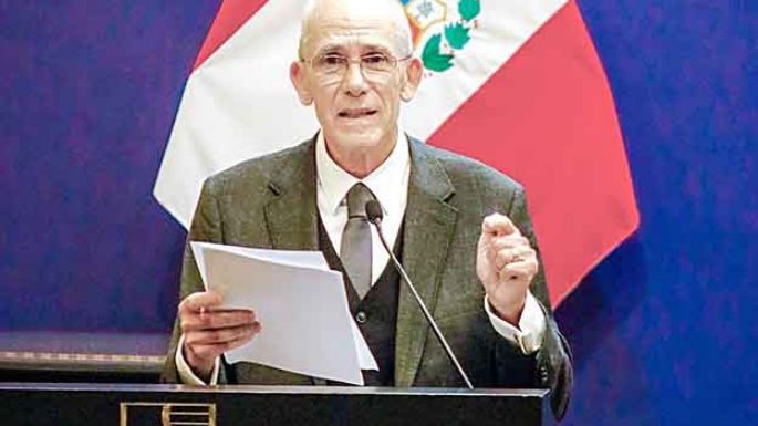 Daniel Lasa brinda  un curso en Perú