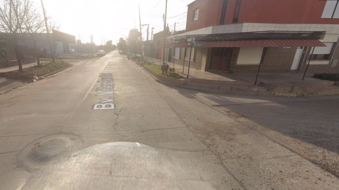 Iban en moto, chocaron con un perro y resultaron heridos