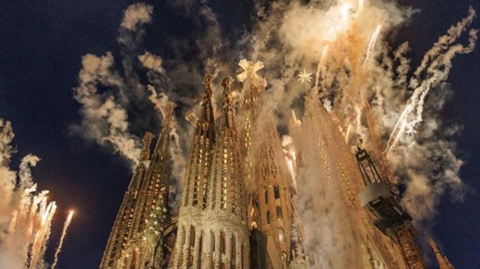 León XIV bendijo la Sagrada Familia y lanzó duras críticas a los que justifican la guerra