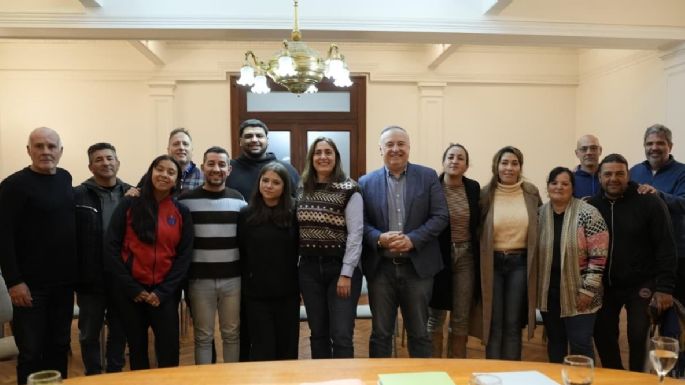 Por su colaboración en bailes, clubes recibieron aportes económicos