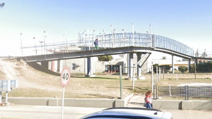 Interrumpieron el paso peatonal en el puente del Parque de la Vida