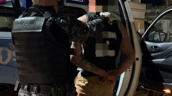 Detuvieron a un hombre acusado de agredir a su pareja y lesionar a otra mujer que intentó intervenir