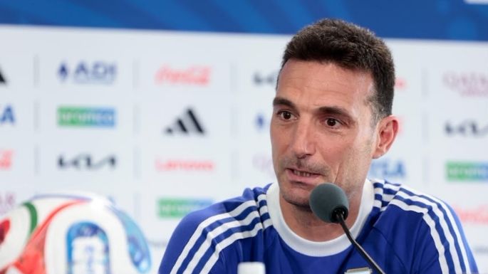 Scaloni confirmó al Dibu y aseguró que Julián “está disponible”