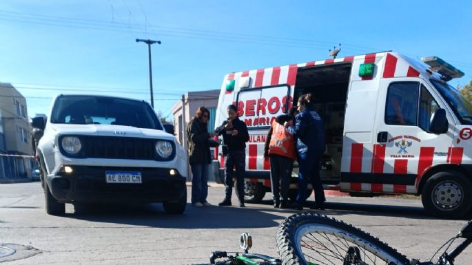 Choque en bulevar Italia: un joven herido fue trasladado al Pasteur
