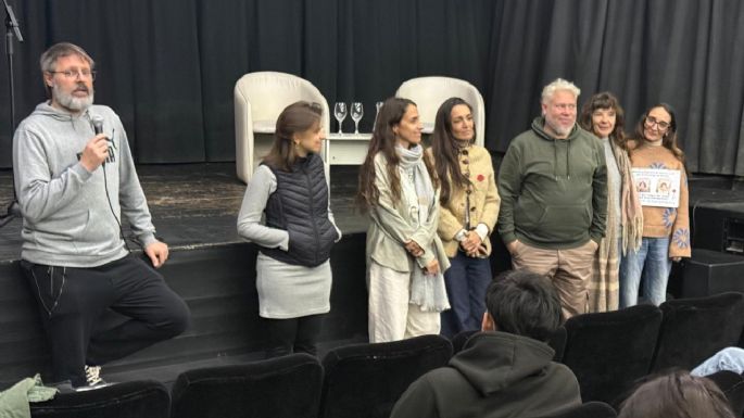 A sala llena, estudiantes secundarios se interiorizaron sobre la búsqueda de desaparecidos
