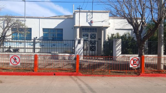 Realizaron mejoras en la señalización vial frente a la Escuela Dalmacio Vélez Sarsfield