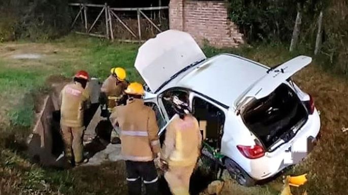 Murió por graves quemaduras al explotar el celular en el auto