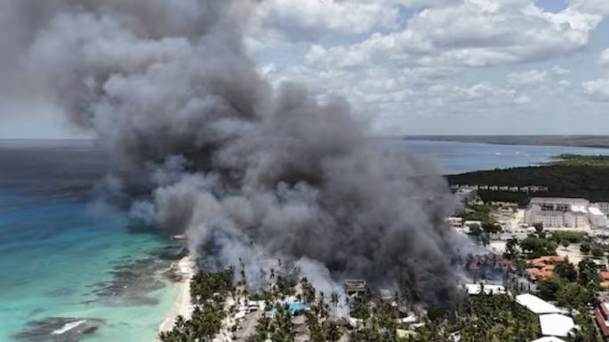 Un importante incendio consumió parte de un hotel en República Dominicana