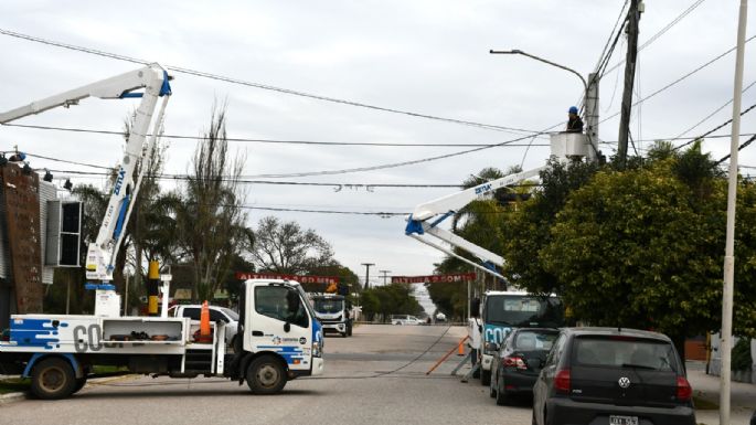 Un camión dañó infraestructura aérea y derribó un poste 