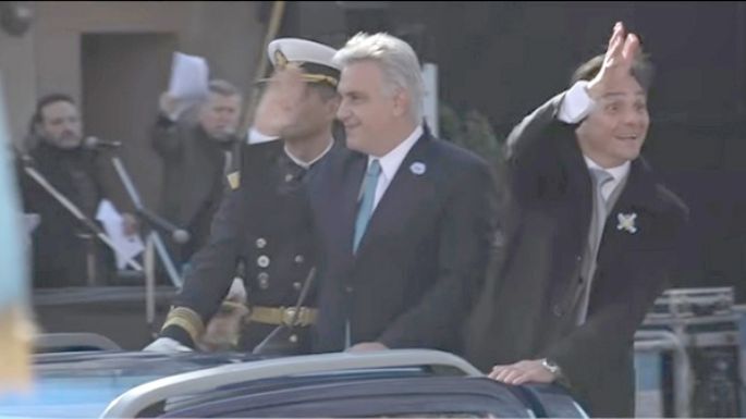 Llaryora presidió los honores a la Bandera