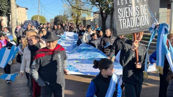 Más de 400 manos dieron vida a la primera Bandera Comunitaria de barrio Los Olmos