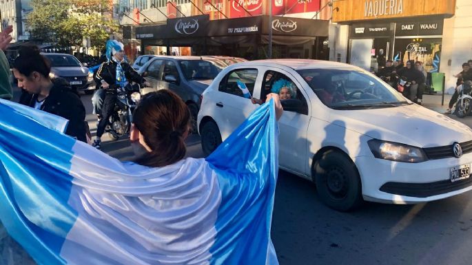 Hinchas villamarienses festejaron el pase de Argentina