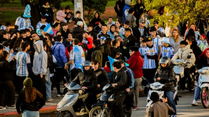 Hinchas villamarienses festejaron el pase de Argentina