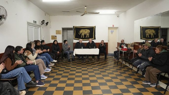 Reunión y entrega de fondos para dos centros vecinales