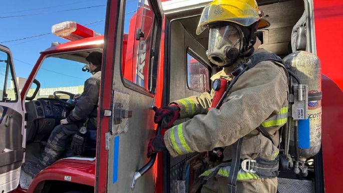 Apagó un principio de incendio con arena