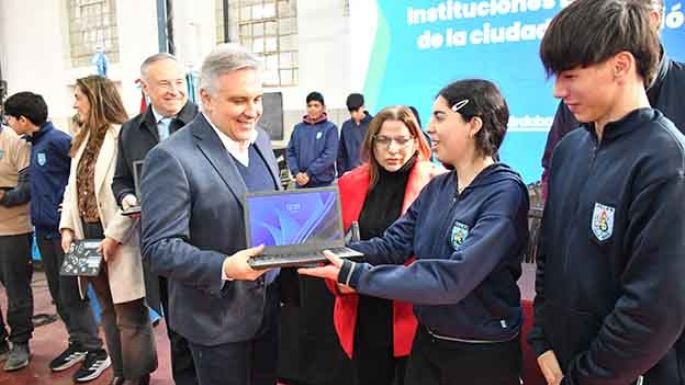 Apoyos a la educación local
