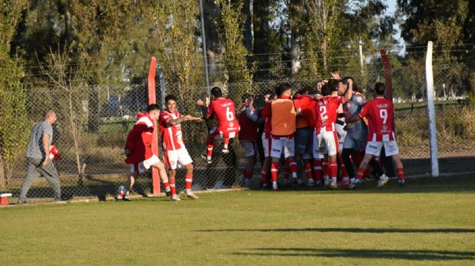 Alumni eliminó a Alem por penales y está en semifinales del Apertura