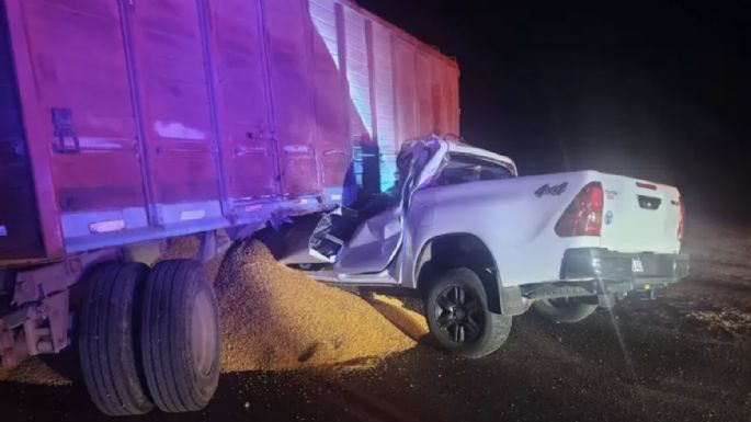 Choque fatal entre una camioneta y un camión
