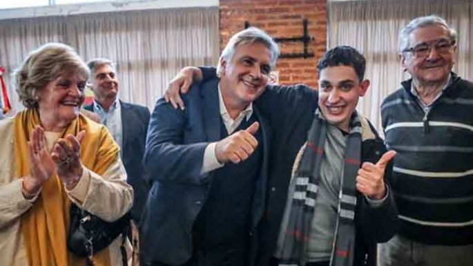 Los pueblos celebraron la visita de Llaryora