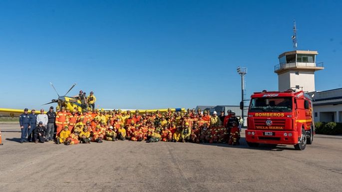 Capacitación en el Aeropuerto para bomberos de la región