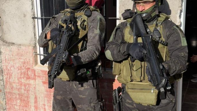 Madre e hijo, aprehendidos por  vender cocaína en su vivienda