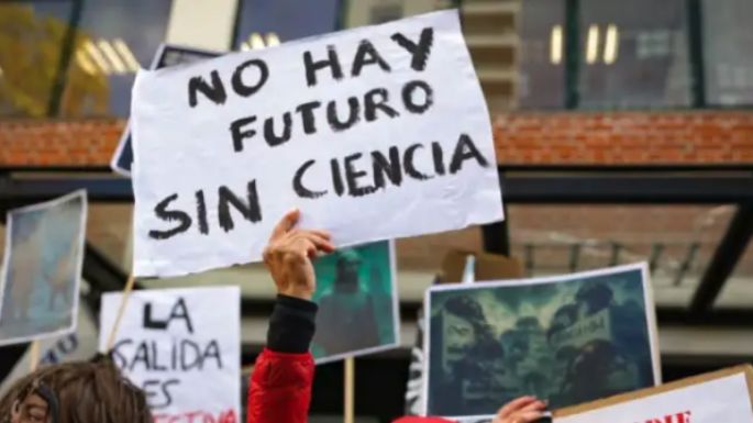 Científicos locales se pliegan a un reclamo nacional por becas