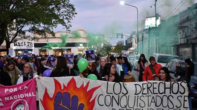 “Ni una mujer menos, ni una muerte más” es la consigna