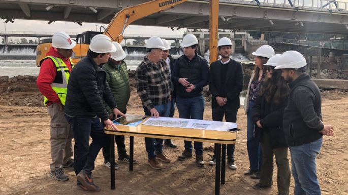Accastello y Tagni juntos en la zona del viejo puente: resaltaron la obra de defensa hídrica