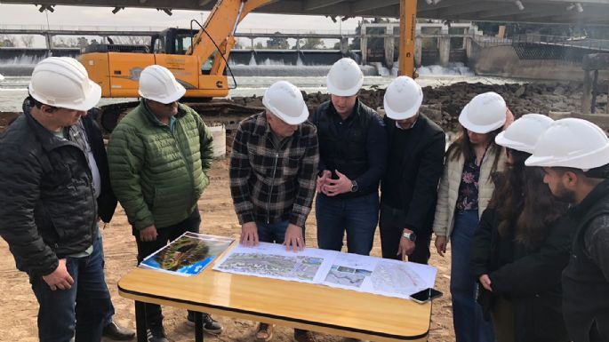 Accastello y Tagni juntos en la zona del viejo puente: resaltaron la obra de defensa hídrica