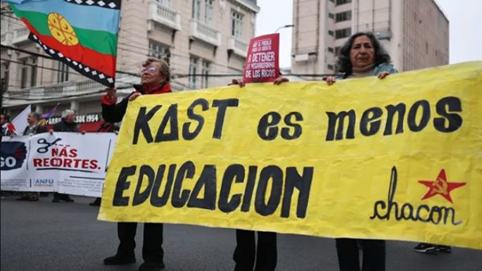 Reprimieron a estudiantes