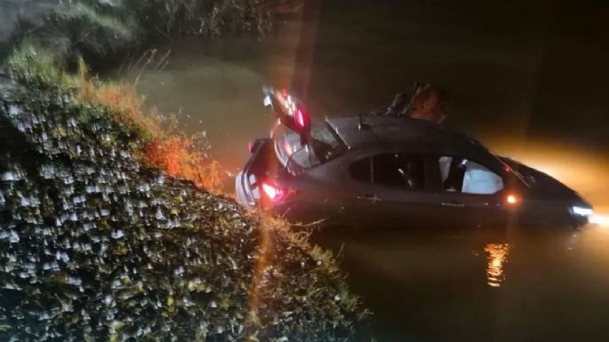 Conductor perdió el control y cayó al río Ctalamochita
