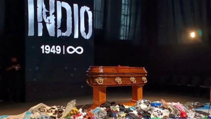 Adiós al Indio Solari: una multitud de fanáticos asiste al velatorio