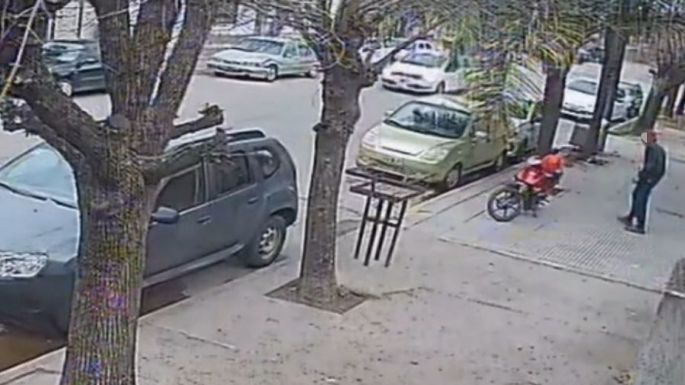 Ladrón fue detenido tras robar una moto en la vía pública