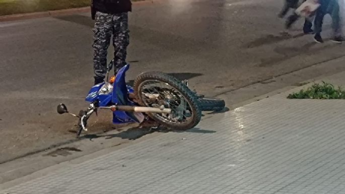 Una joven fue hospitalizada tras un choque entre dos motos