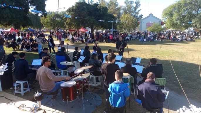 Jornada “patria” con música y emprendedores