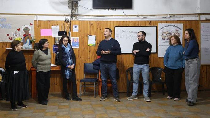 Un centro de jubilados recibió a funcionarios para planificar de manera conjunta