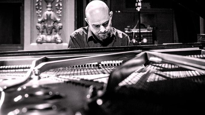 Eduardo Elía tocará en “Las nubes”