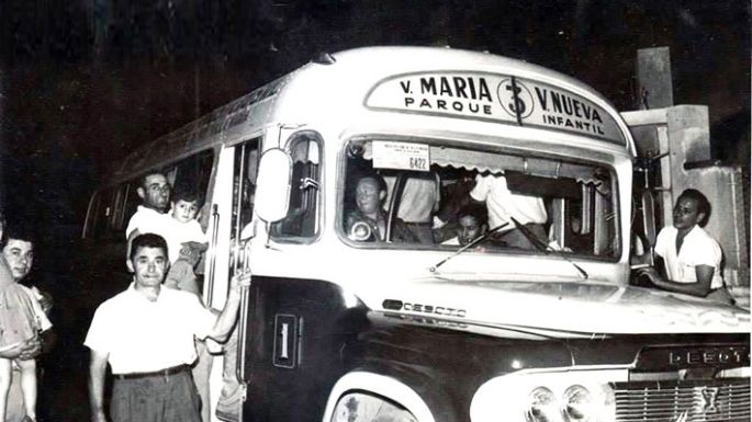 La historia también viaja en bondi