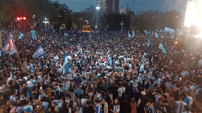 Una multitud celebra la victoria de Argentina ante Inglaterra