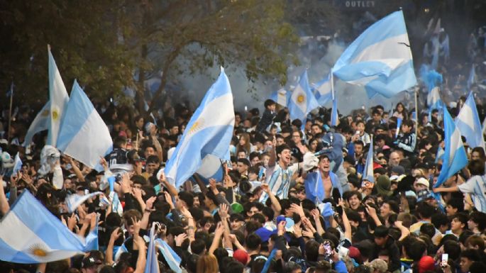 Una multitud celebra la victoria de Argentina ante Inglaterra